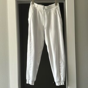 Good condition lululemon Scuba Sweatpants Graphic. Size 6.